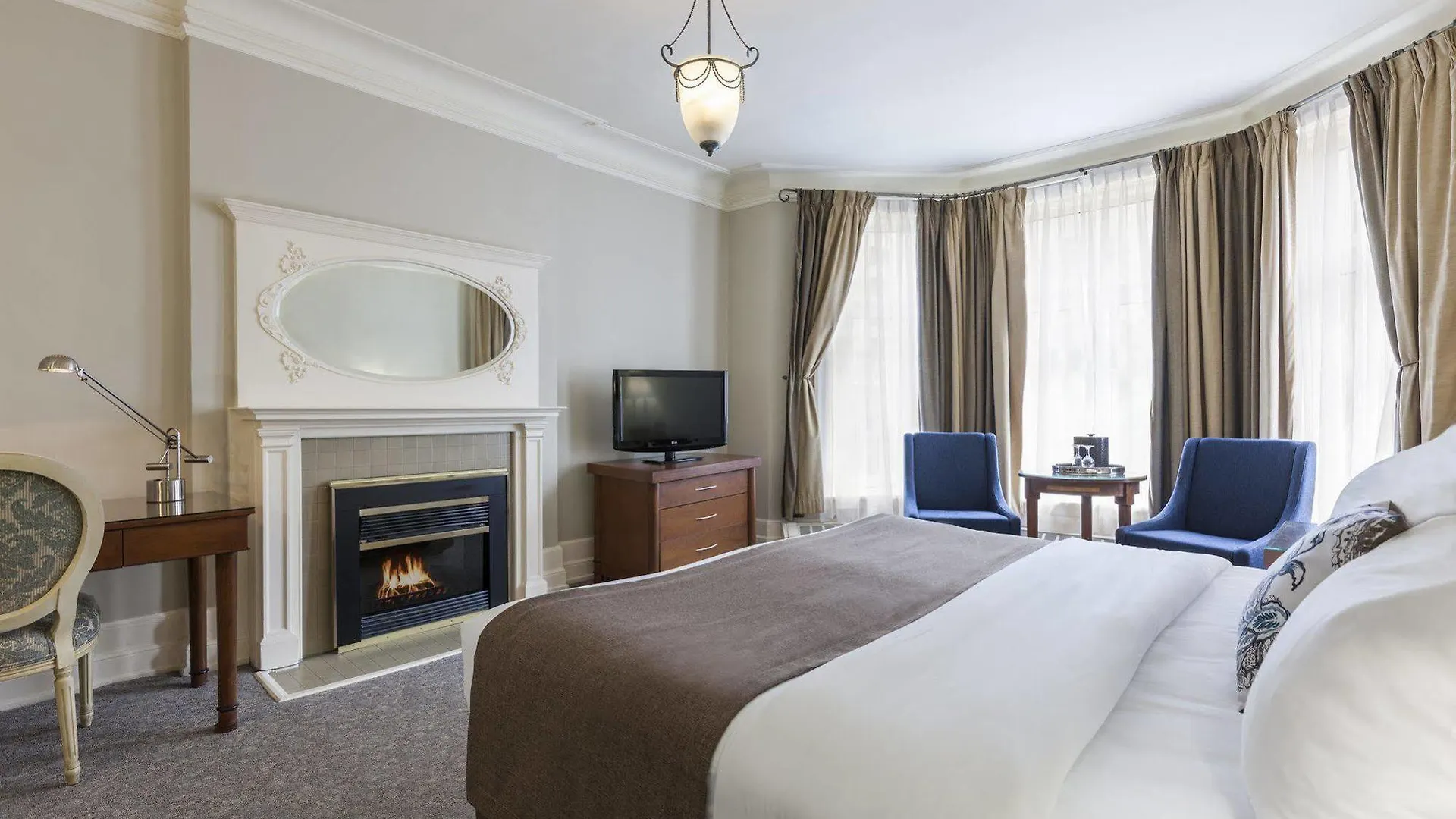 **** Hotel Chateau Versailles Montreal Canada