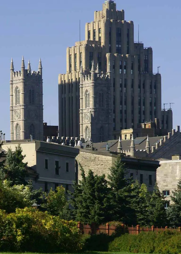 **** Hotel Chateau Versailles Montréal Canada
