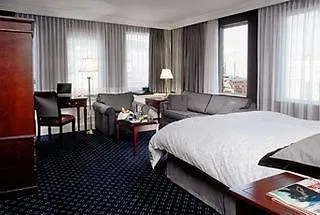 Chateau Versailles Montréal Hotel