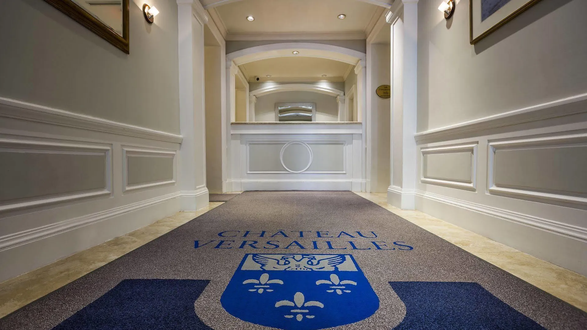 Chateau Versailles Montréal Hotel