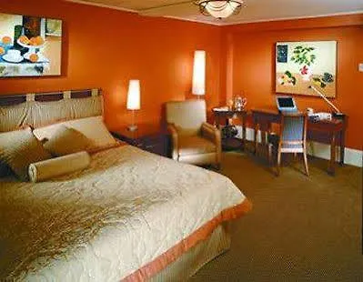 Chateau Versailles Montréal Hotel