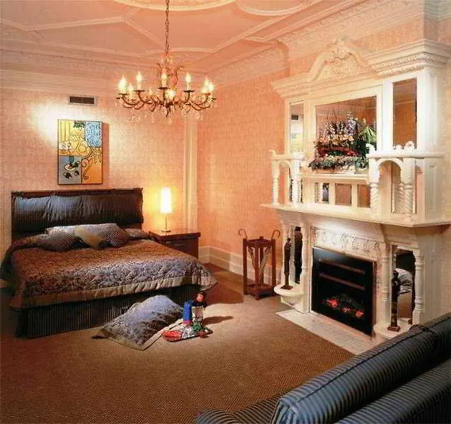 Chateau Versailles Montréal Hotel