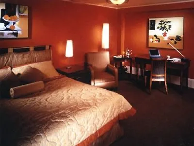 Chateau Versailles Montreal 4*,